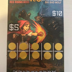 Puede incluir: Una tarjeta de juego con Caperucita Roja contra el Lobo Feroz. Caperucita Roja golpea al lobo, con una etiqueta de precio de $5. El lobo tiene una etiqueta de precio de $10. La tarjeta incluye una barra de salud e instrucciones.