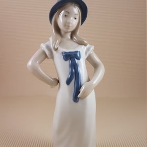 Vintage Porcelain Figurine Valencia Spain Girl with Blue Hat