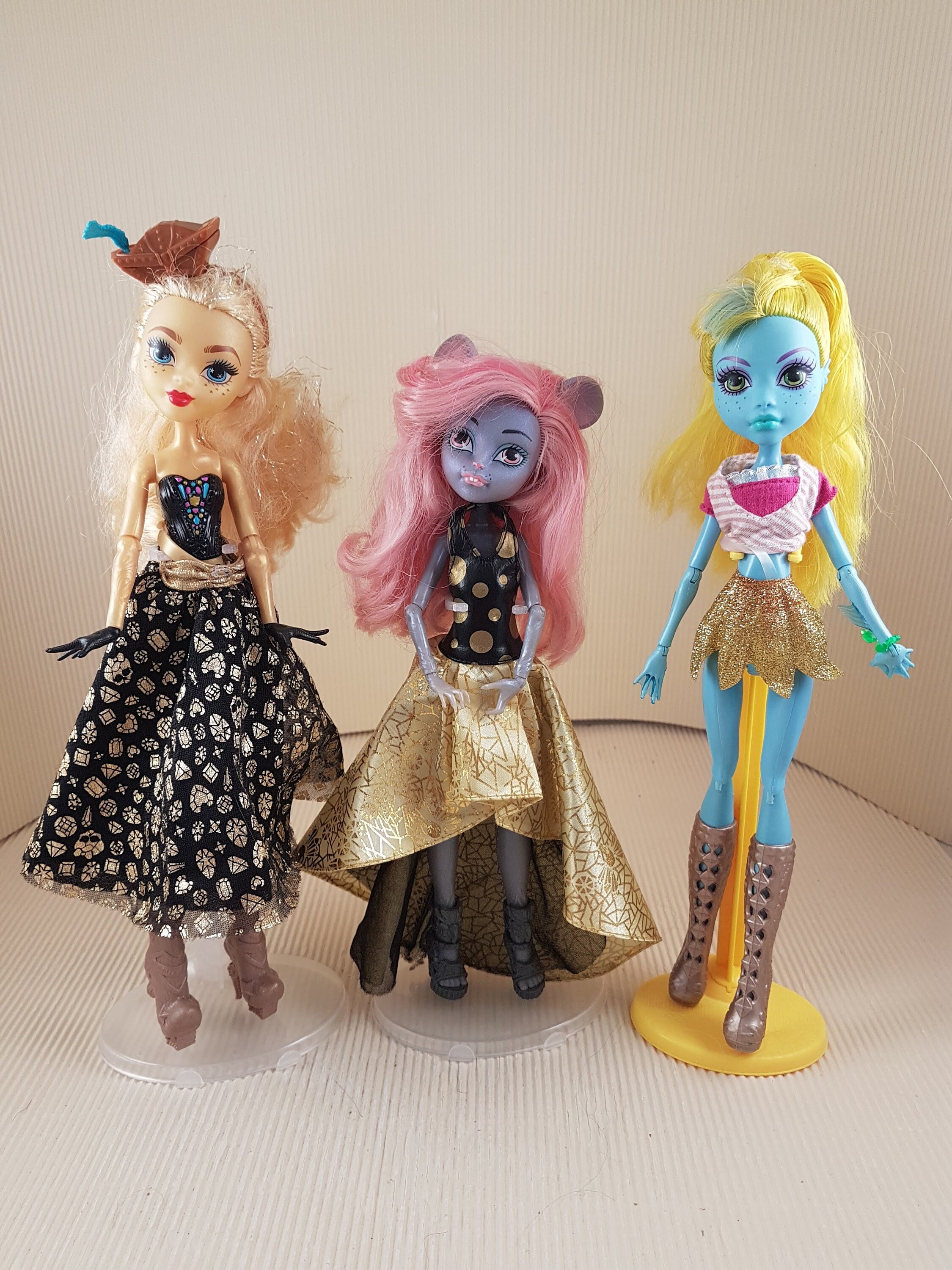 Monster High and Ever After High Dolls Fully and Partially -  Portugal