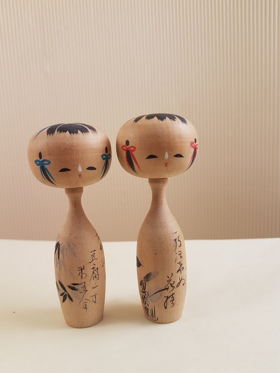 伝統的な花柄こけし人形2体セット 伝統的な花柄こけし人形2体セット 伝統的な花柄こけし