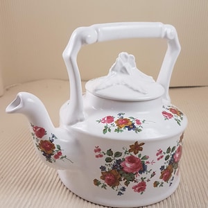 Arthur Wood Teapot lidded 1980&#39;s bone china Strattoshire porcelain England