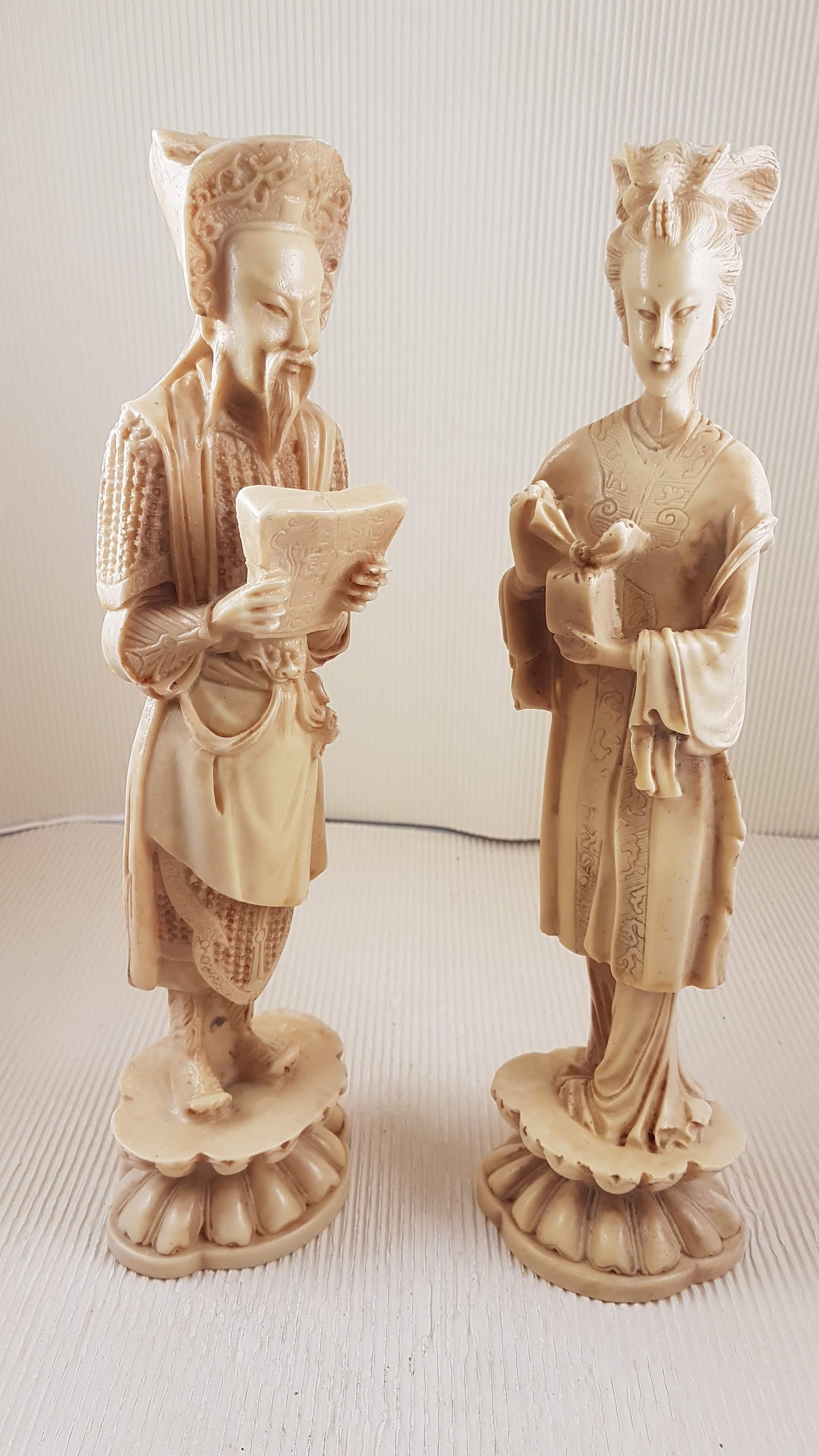 ヴィンテージ中国男性と女性の置物 彫刻された樹脂 12インチ アジアン