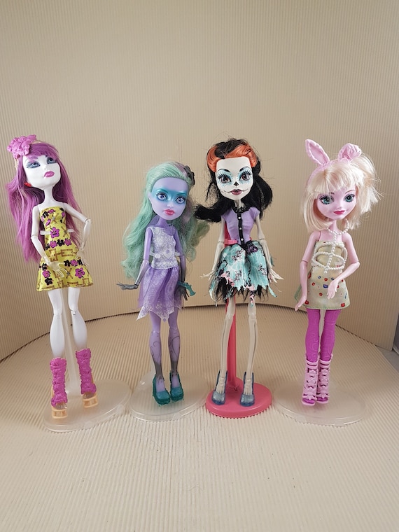 Poupées Monster High originales habillées d'accessoires de collection  Escapade Spectra Ghouls / Haunted Twyla / Skelita / Bunny Lapin, choisissez  une poupée -  France