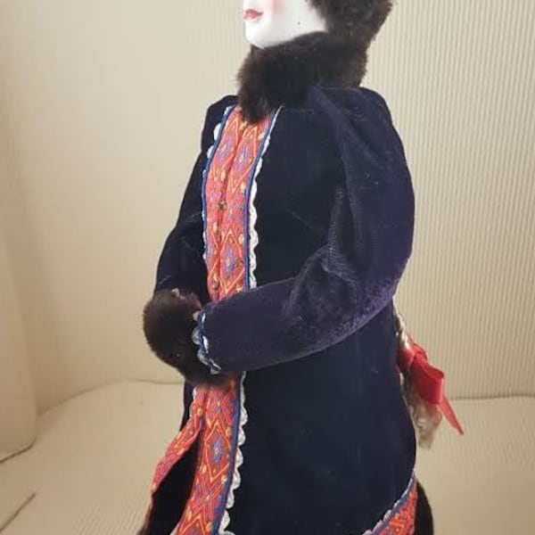 vintage textile peint à la main poupée russe folklore souvenir