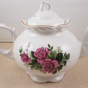 Arthur Wood Teapot lidded 1980&#39;s bone china Strattoshire porcelain England