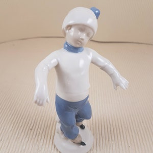 Ragazzino vintage con statuetta in porcellana di pattini Germania vecchia