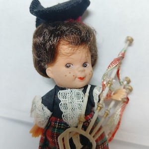Mini muñeca de goma guardia irlandesa vintage