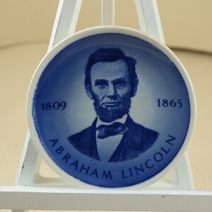 Vintage small plate with Abraham Lincoln image wall decor