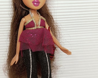 muñeca original princesa Yasmin bratz vestida