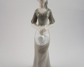 Vintage Porcelain Figurine Girl Lady or Woman with Hat