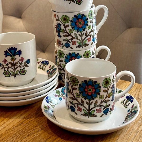 MIDWINTER Vintage sets of Fine Tableware, Tea / Coffee Cups & Saucers, in the ‘Country Garden’ Pattern Staffordshire, England. Floral 1960s