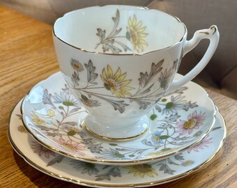 COALPORT SOMERSET Trio de tasses à thé, soucoupes et assiettes à thé en porcelaine l Staffordshire l Design floral l Prix par trio