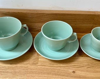 Wood's Ware ベリル ジャグ：セージグリーンのレトロカスタード