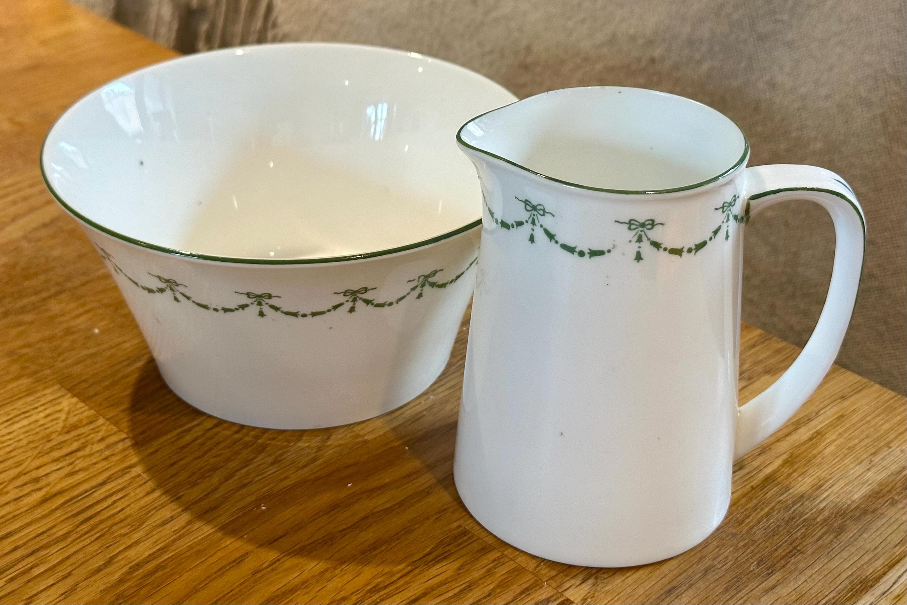 FOLEY TEA / COFFEE Set I White Background + Green Swags / Garlands ...