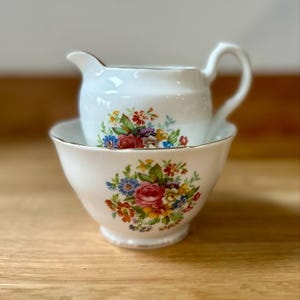 ROYAL STUART Vintage l Milk Jug / Creamer & Sugar Bowl l A floral bouquet pattern with a gold trim l Bone China