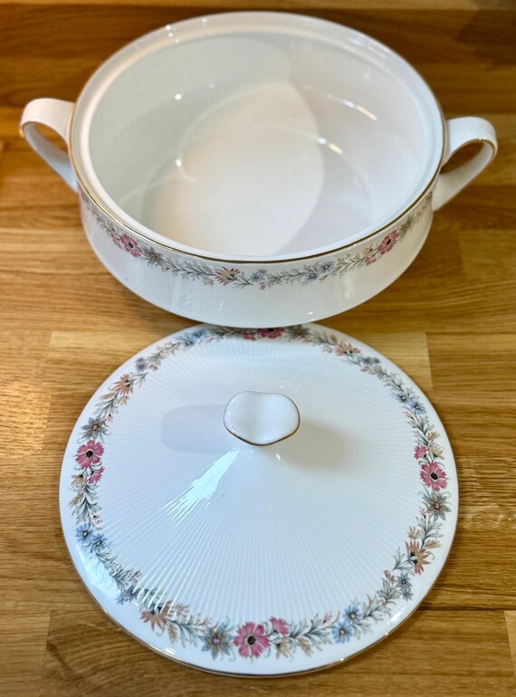 Vintage Royal Albert Paragon Belinda Vegetable Tureen, Floral Bone