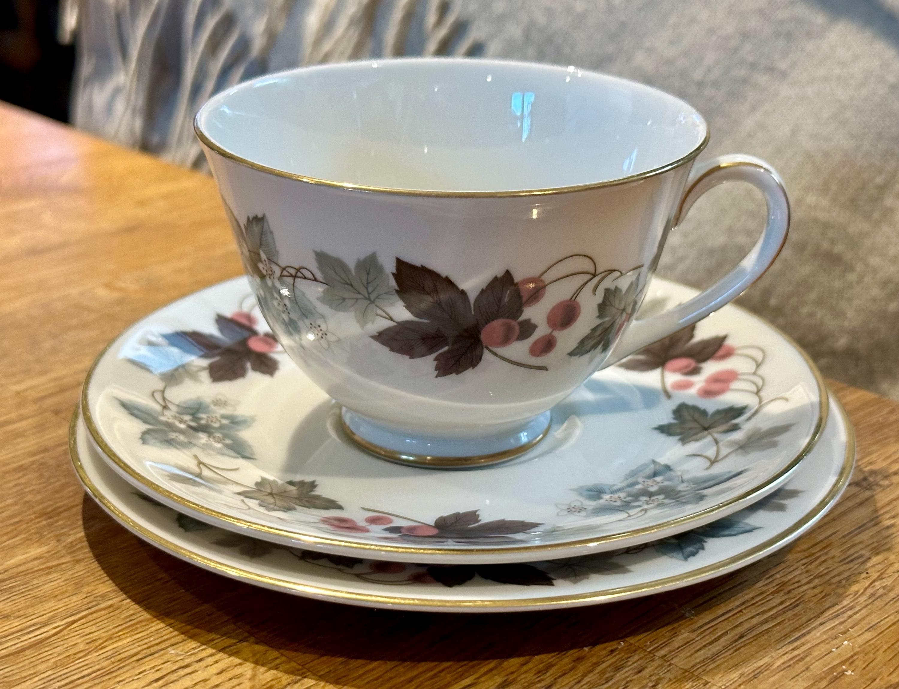Royal doulton vintage trio tea set - Etsy 日本 Royal doulton vintage trio tea set - Etsy 日本