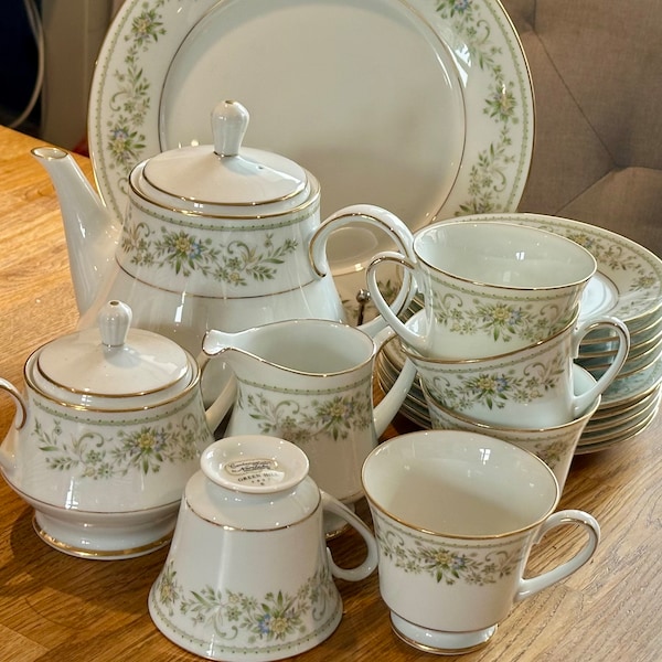 NORITAKE TRIOS, TEAPOT. Milk Jug, Sugar Bowl & Cake Plate l Porcelain l Teacups, Saucers, Tea / Side Plate l Green Hill l Gold Gilt Rims