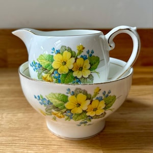 BELL CHINA Vintage l Milk Jug / Creamer & Sugar Bowl l primrose and forget-me-not floral patterns with gold trim l Bone China