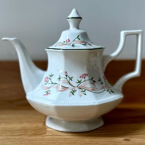 JOHNSON BROS ETERNAL Beau mały czajniczek l kwiatowy zabytkowy czajniczek z porcelany, różowo-zielony retro czajniczek, porcelana Johnson Bros Eternal Beau l ośmiokątny