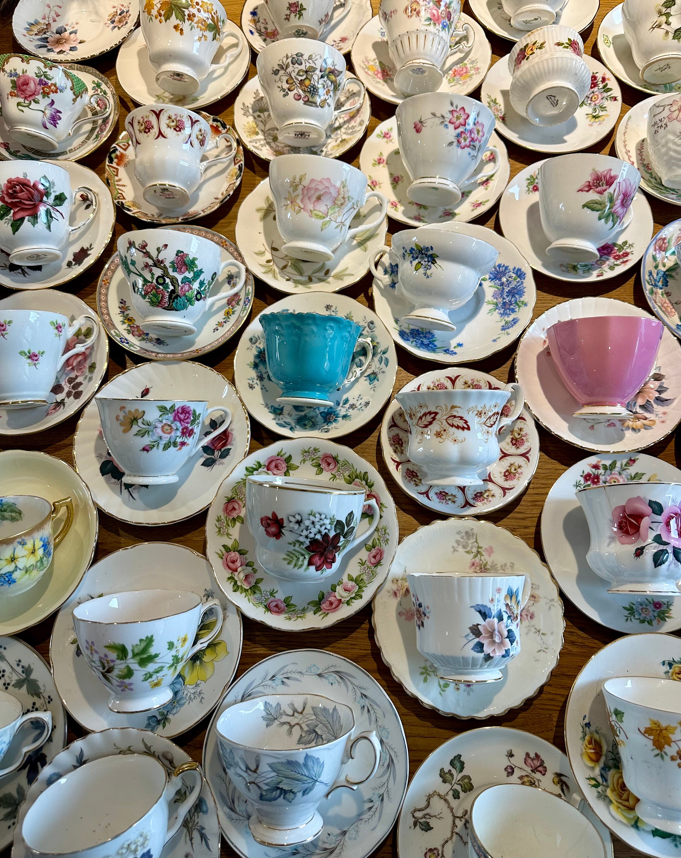 Tmore Set di tazze da tè e piattino in porcellana, stile vintage, con finiture dorate, eleganti tazze da tè britanniche con motivo floreale, 220 ml, piattino e cucchiaino (fiore