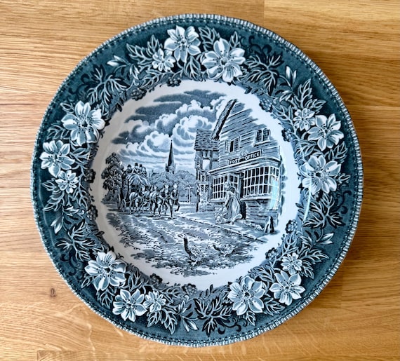 ROYAL TUDOR WARE Coaching Taverns L Staffordshire L Dinner Plates