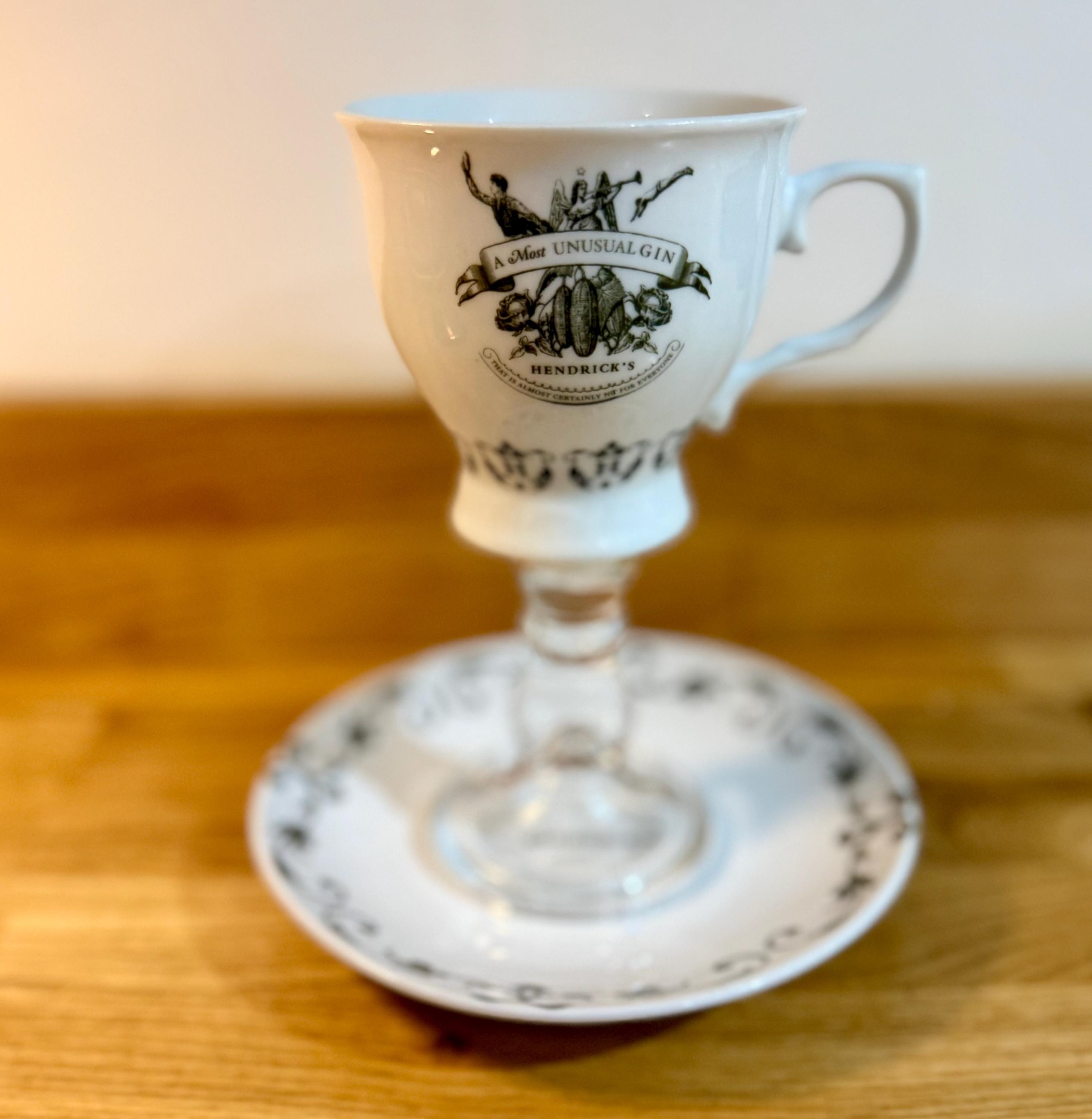 HENDRICK'S ジン 1L ヘンドリックスセラミック ティーカップソーサー File:Hendrick's Gin 1l with cup.jpg - Wikimedia Commons
