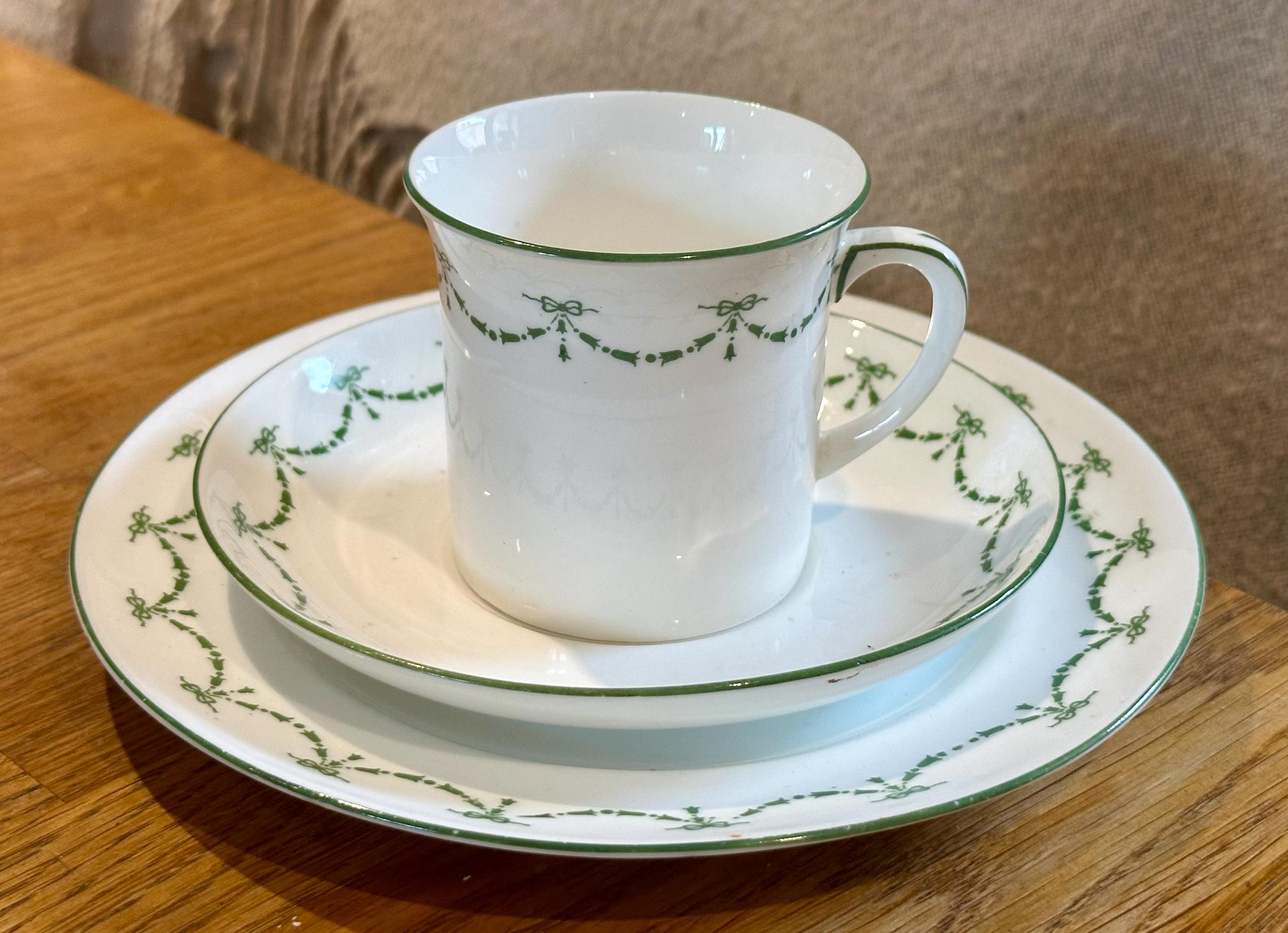 FOLEY TEA / COFFEE Set I White Background + Green Swags / Garlands ...