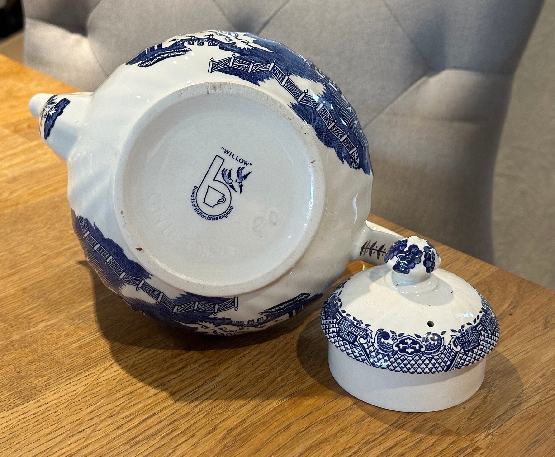 アウガルテン　Willow WILLOW PATTERN TEAPOTS Vintage With Magnificent Blue / White