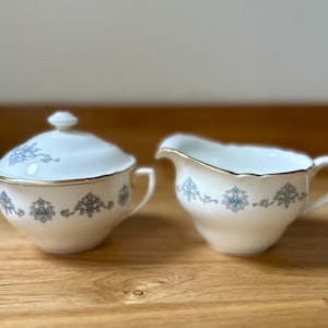 ROYAL WORCESTER Vintage l Milk Jug / Creamer & Sugar Bowl l Blue Medallion l Bone China