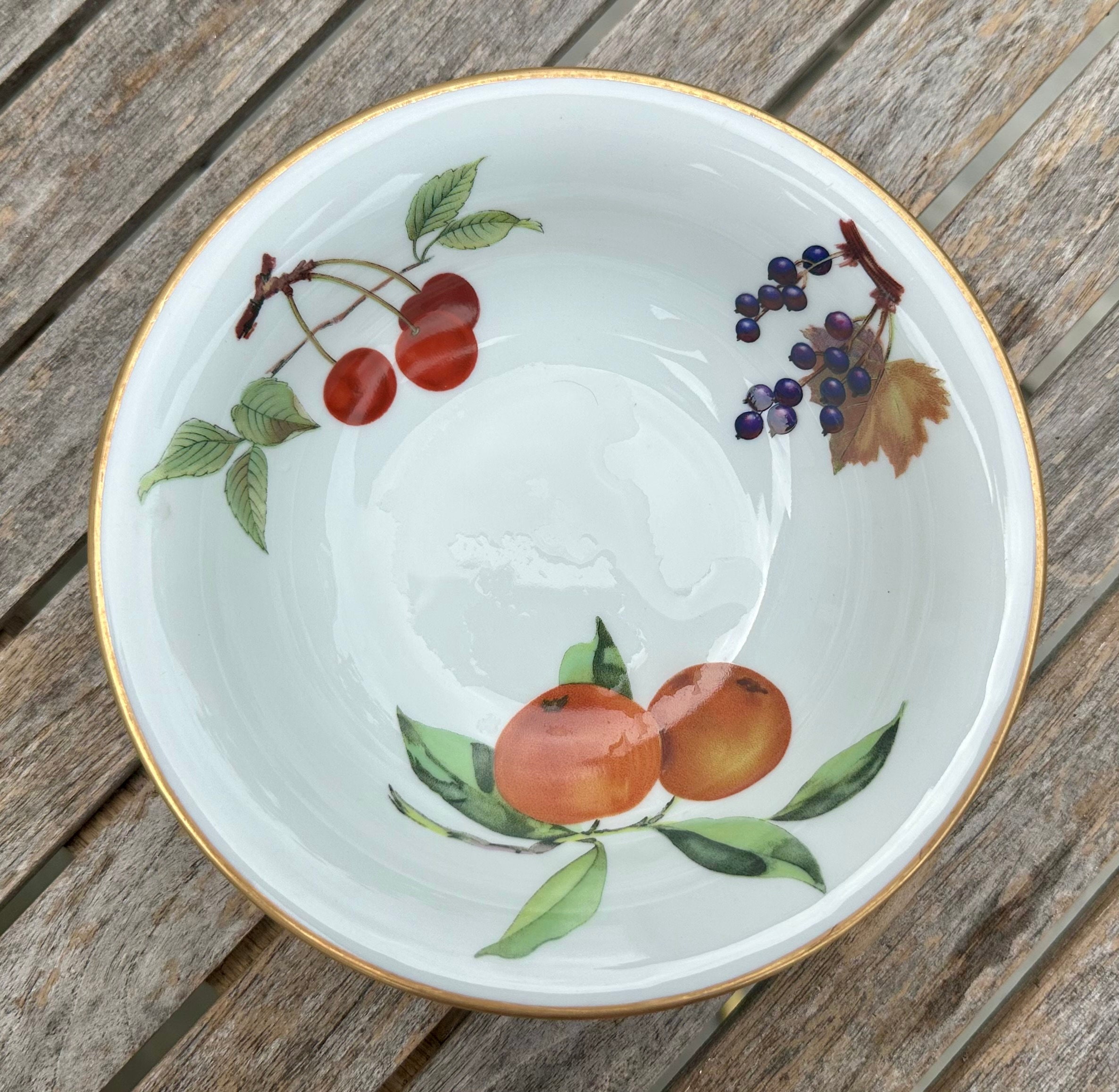 ROYAL WORCESTER EVESHAM Gold and Evesham 'M' Fine Porcelain L Oven