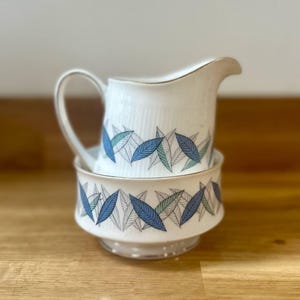 ROYAL STANDARD Vintage l Milk Jug / Creamer & Sugar Bowl l ‘Trend’ featuring blue and green leaves l Bone China