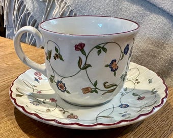 スタッフォードシャーオークウッドティーカップ＆ソーサー、花柄セラミック、イギリス製