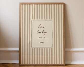 Nous avons de la chance, affiche à slogan positif, impression à rayures neutres beige, citation manuscrite artistique, salon, chambre de bébé, sans cadre