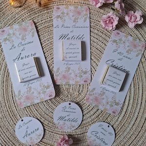 Segnaposto e Tag-bigliettini Prima Comunione,Cresima,Compleanno fiori rosa+cioccolatino personalizzato.Bomboniera,sacchettino,cioccolatini