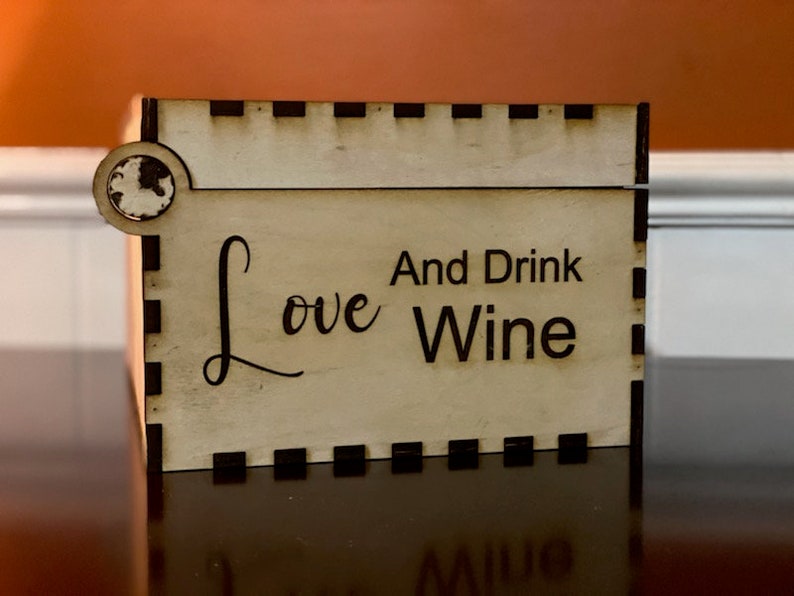Wood wine keepsake box