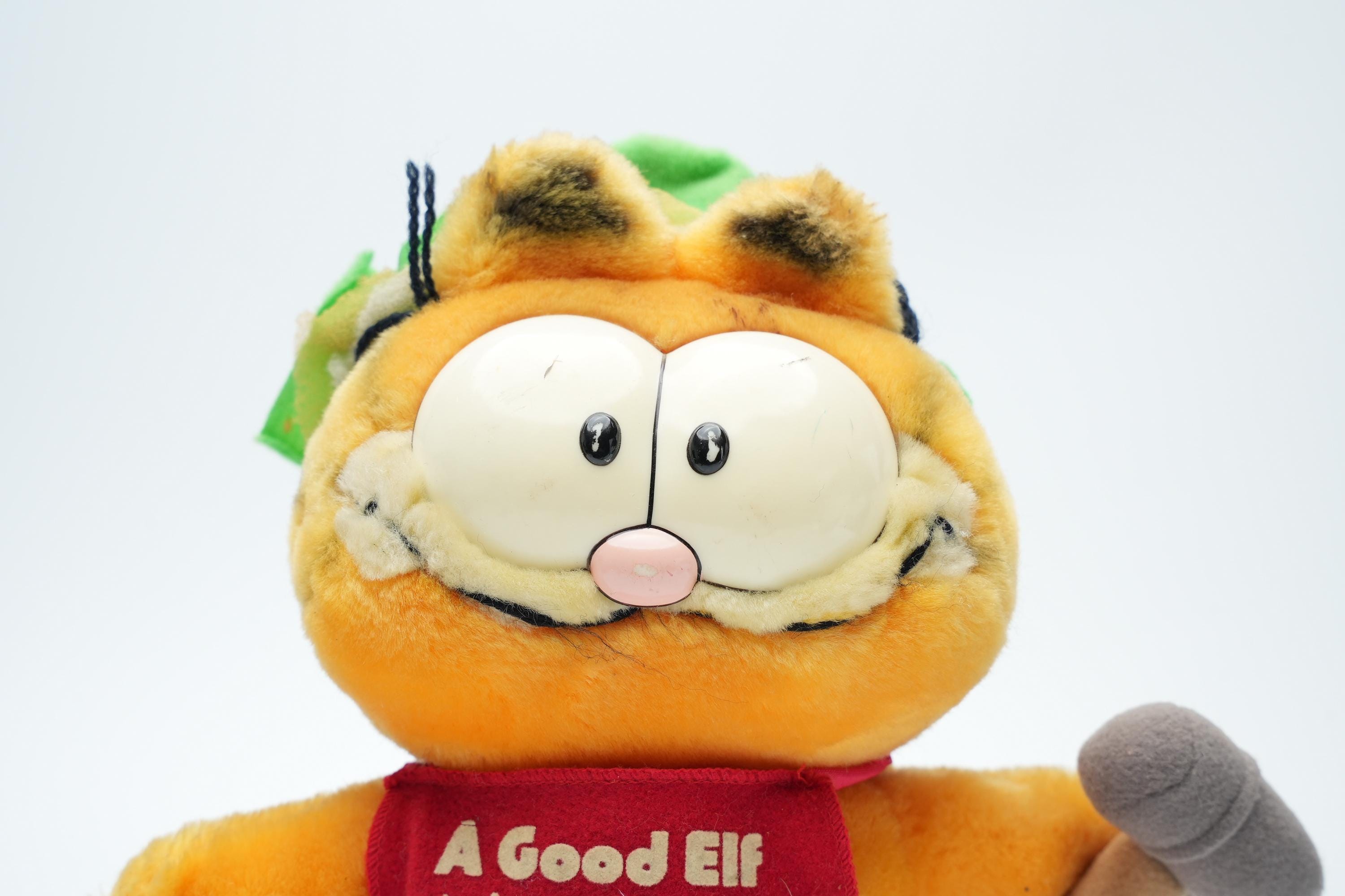 Garfield Christmas Plush With Apron & Hammer – Vintage 1981 by