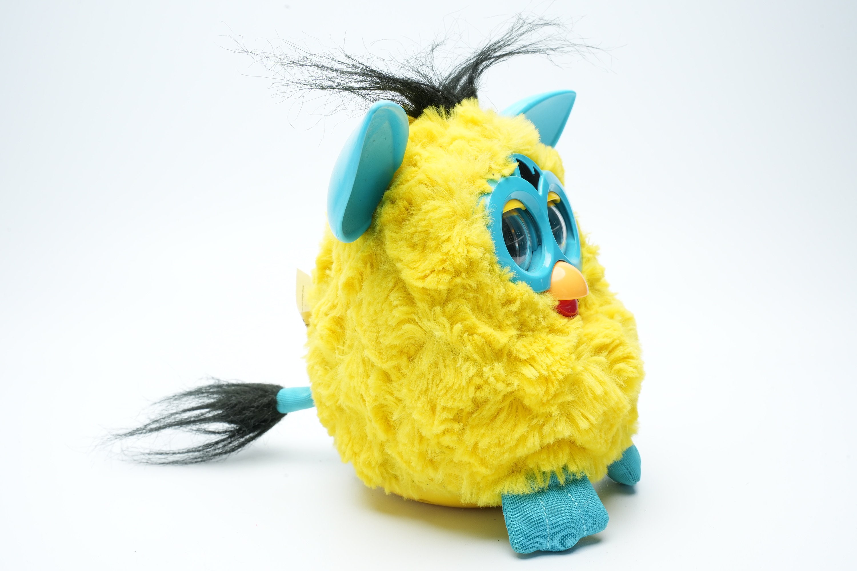 Furby Interactive Toy – Yellow Body, Blue Ears – Speaks French
