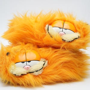 Garfield Slippers – Vintage 1981 Fuzzy Plush by United Feature Syndicate & Paws