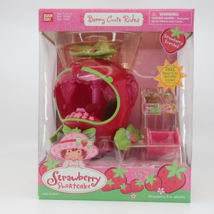 Strawberry Shortcake Fun Mobile by Bandai – Vintage &quot;Berry Cute Rides&quot; Vehicle (1980s)