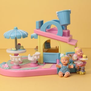 Polly Pocket Mimi and the Goo Goos – Café Restaurant Playset (1994, Complete with 2 Figures)
