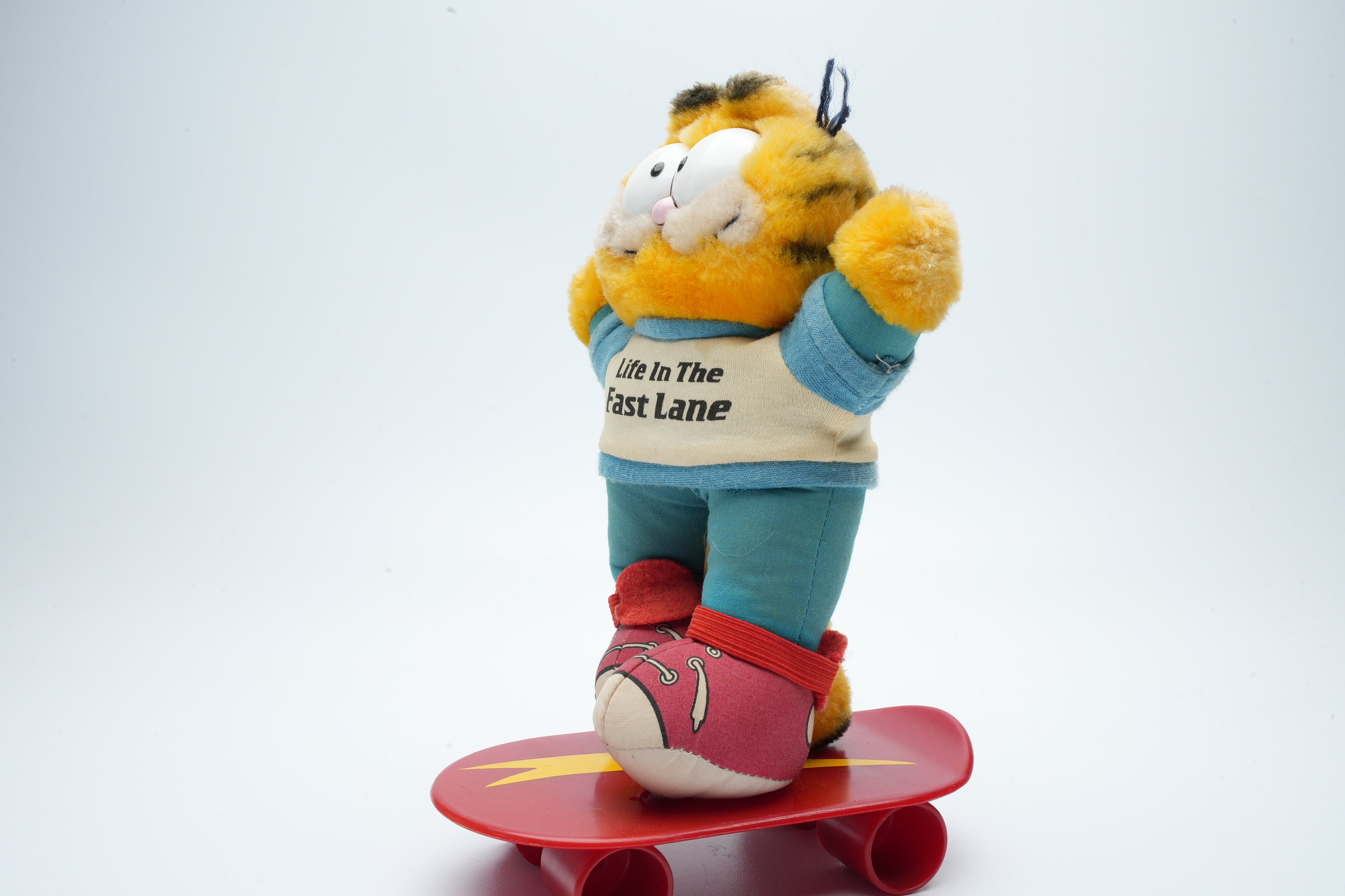 ガーフィールド Garfield スケボー ぬいぐるみ Fast Lane スケートボードに乗るガーフィールド「Life In The Fast Lane