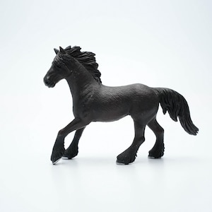 Schleich Friesenpferd 13604 – 11 cm (ca. 4,3 Zoll) – 2005 – Vintage Sammlermodell