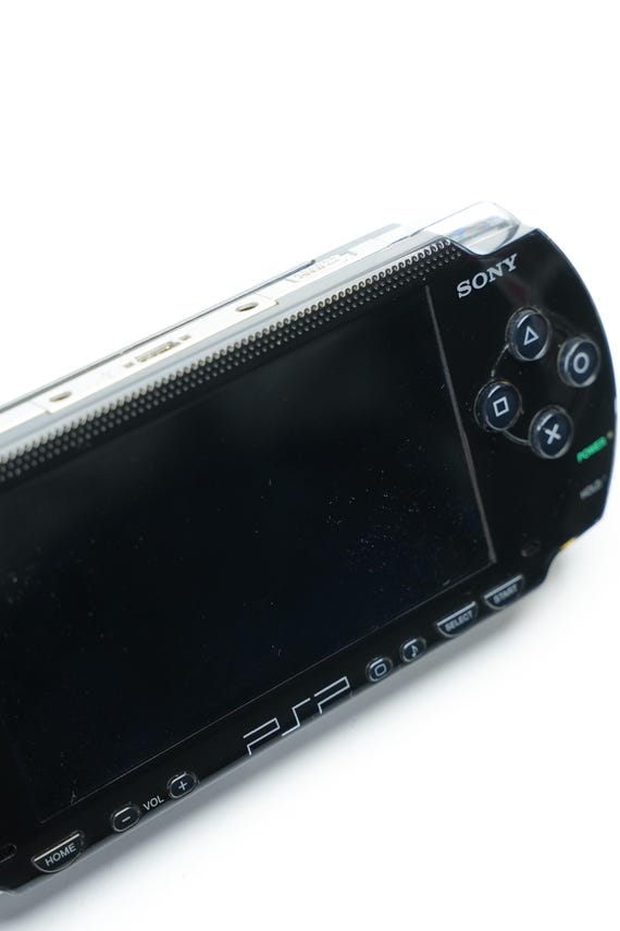Sony PSP 1000 – Vintage Handheld Game Console for Retro Gaming and