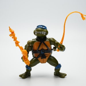 TMNT – Leonardo Action Figure with Weapons – 1988 Original Vintage by Playmates