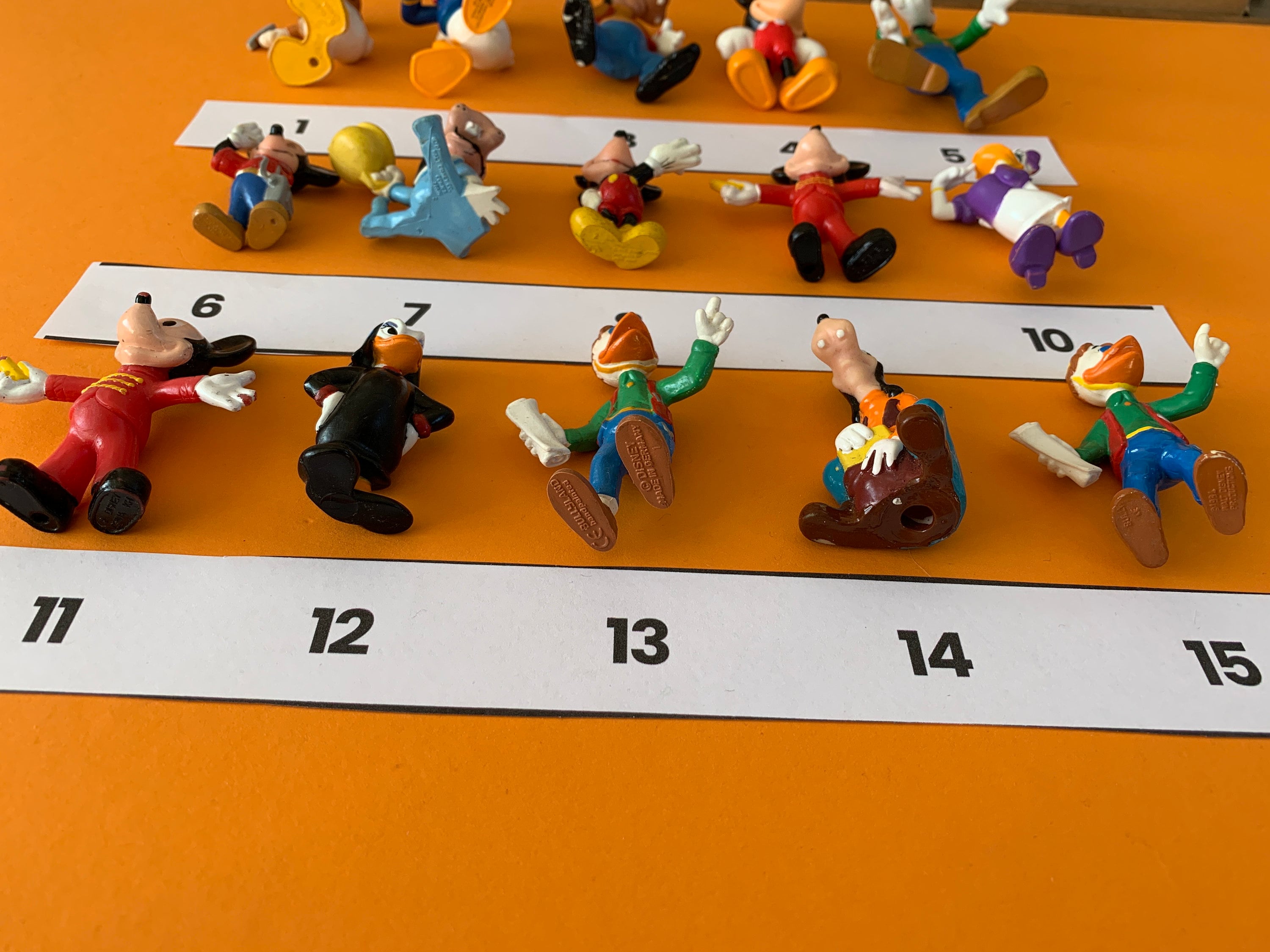さまざまな年のディズニーのミッキーマウス - グーフィー - ドナルド