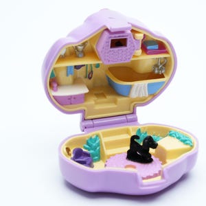 Polly Pocket Dazzling Dog Show – 1993 Bluebird Toys with Original Velvet Dog