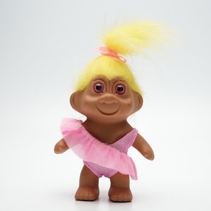 Vintage Ballet Troll in Pink Outfit with Yellow Hair – Adorable Collectible