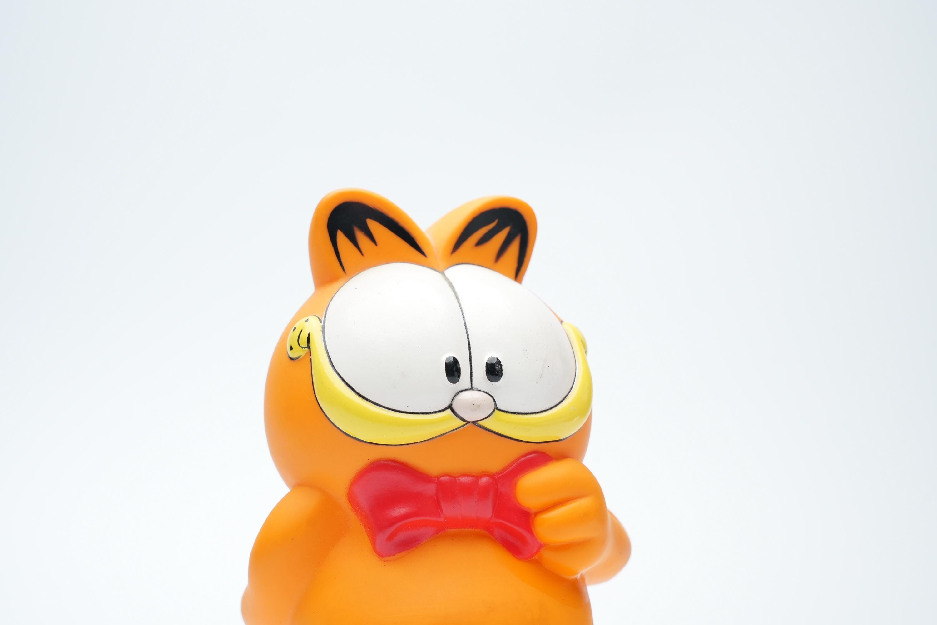 Garfield Coin Bank With Red Bow – Vintage 1981 by United Feature