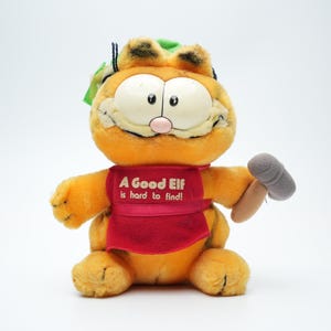 Garfield Christmas Plush with Apron & Hammer – Vintage 1981 by United Feature Syndicate  Paws